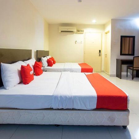 Oyo 89966 Green World Hotel @ Seri Putra Kajang Exterior foto