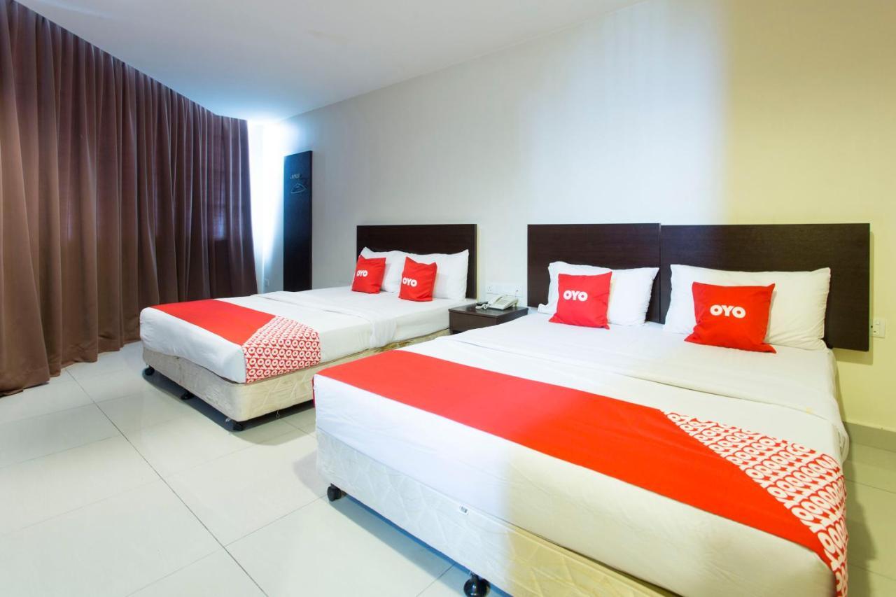 Oyo 89966 Green World Hotel @ Seri Putra Kajang Exterior foto