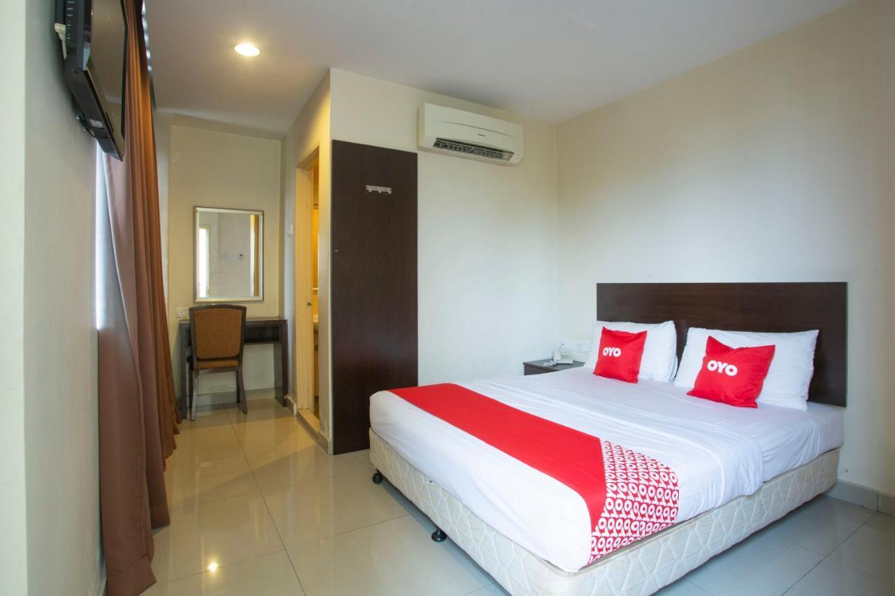 Oyo 89966 Green World Hotel @ Seri Putra Kajang Exterior foto